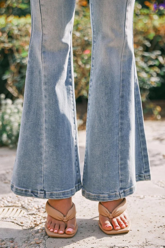 AS IF ✨ Super Flare Jeans (KanCan)